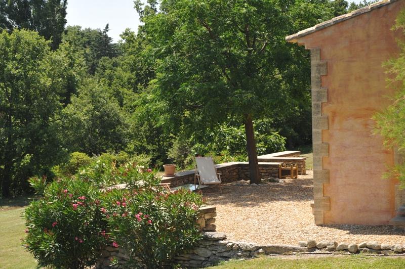 Luberon, bastide contemporaine, vues superbes  sur les lavandes et le village de Bonnieux